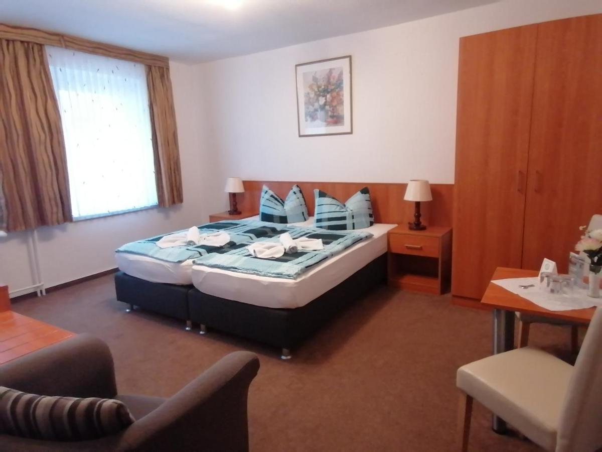Hotel Garni Zum Goldenen Ring Quedlinburg Bagian luar foto