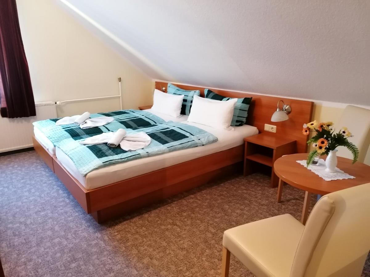 Hotel Garni Zum Goldenen Ring Quedlinburg Bagian luar foto