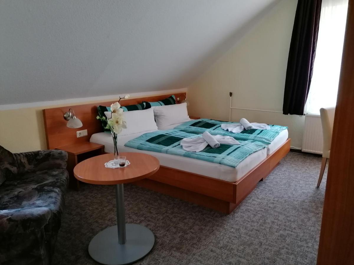 Hotel Garni Zum Goldenen Ring Quedlinburg Bagian luar foto