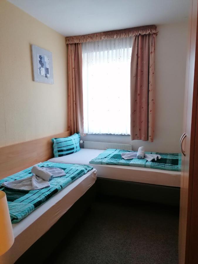 Hotel Garni Zum Goldenen Ring Quedlinburg Bagian luar foto