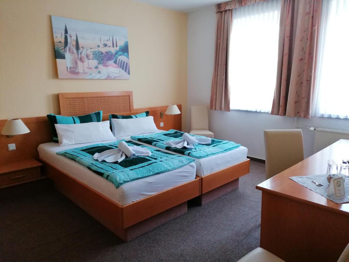 Hotel Garni Zum Goldenen Ring Quedlinburg Bagian luar foto