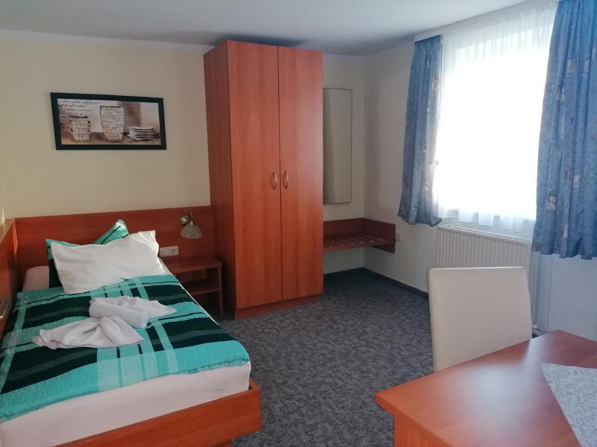 Hotel Garni Zum Goldenen Ring Quedlinburg Bagian luar foto