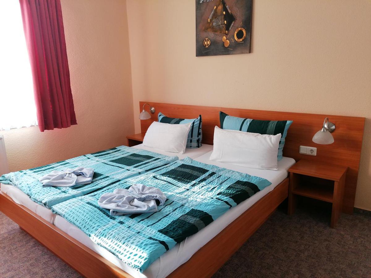 Hotel Garni Zum Goldenen Ring Quedlinburg Bagian luar foto