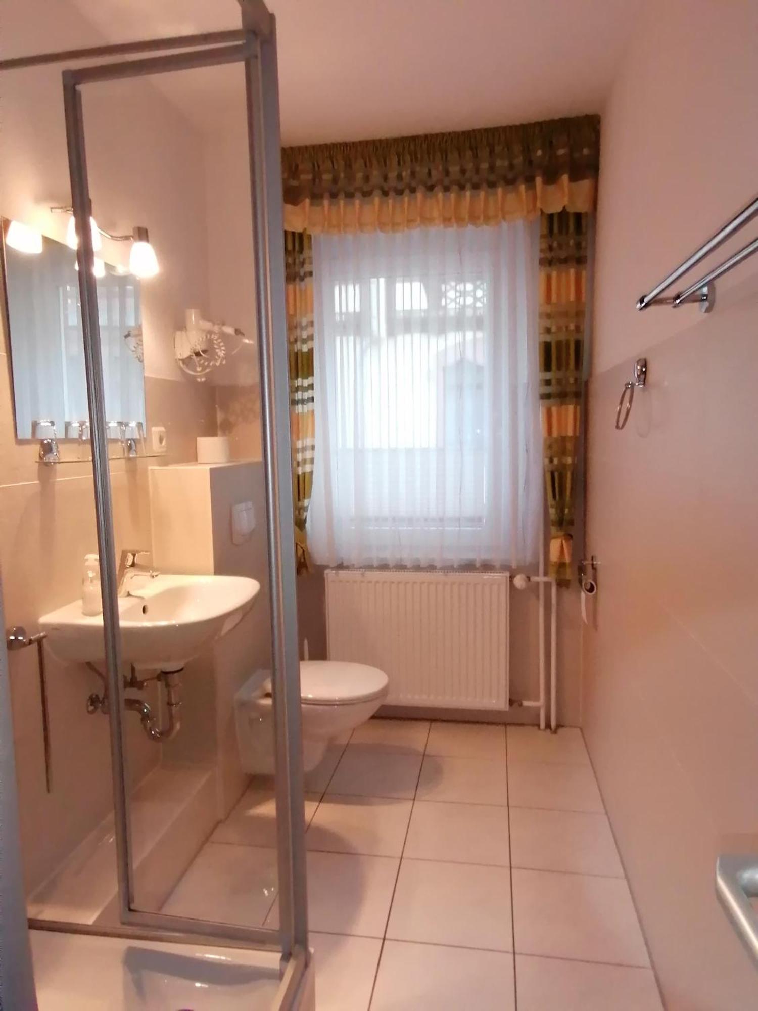 Hotel Garni Zum Goldenen Ring Quedlinburg Bagian luar foto