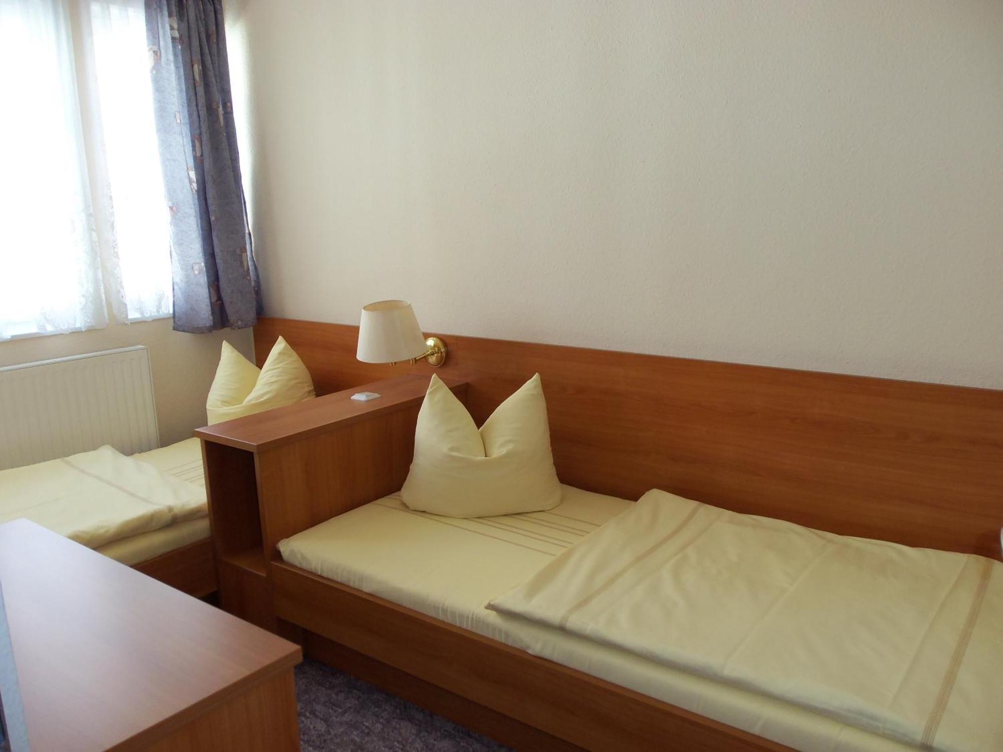 Hotel Garni Zum Goldenen Ring Quedlinburg Bagian luar foto