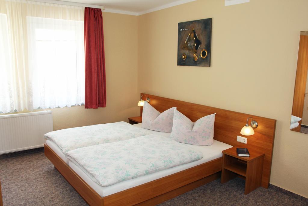 Hotel Garni Zum Goldenen Ring Quedlinburg Bagian luar foto